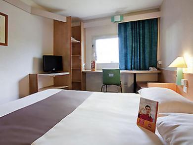 ホテル Ibis Savigny Sur Orge モランジ エクステリア 写真